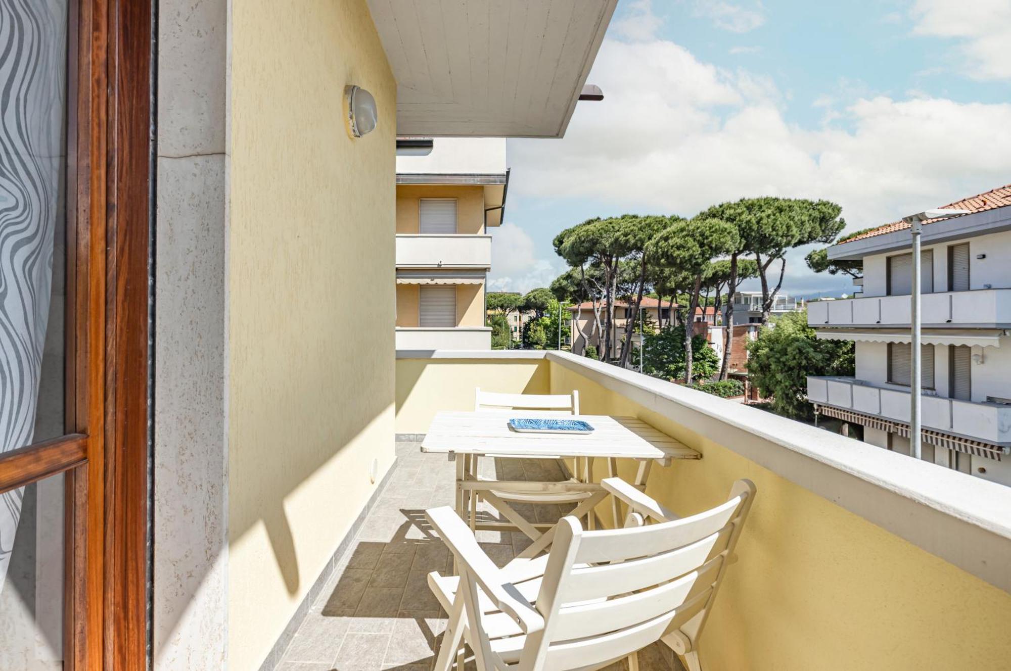 Comfy Apartment With Private Parking Near The Beach! Viareggio Exterior photo